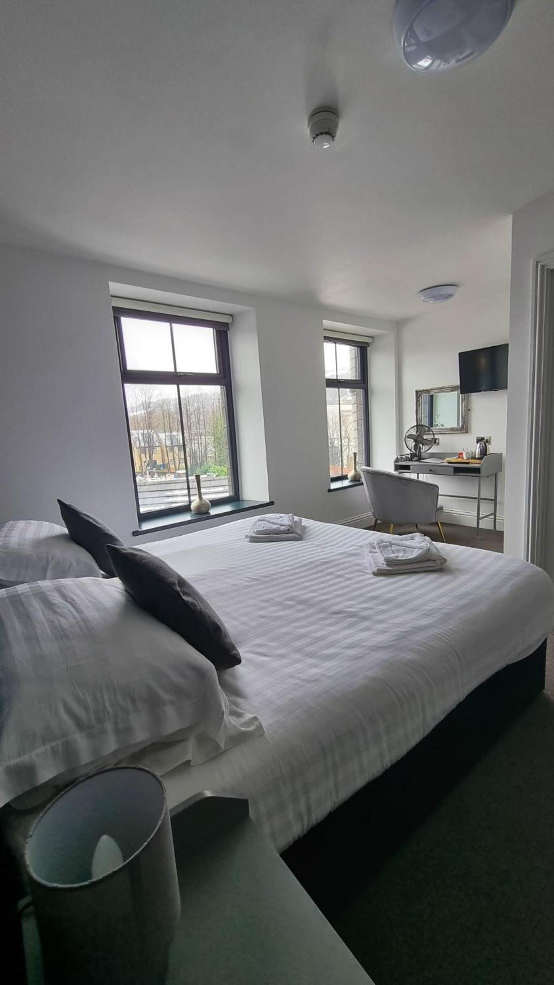 The Friendship Hotel Stocksbridge  Экстерьер фото